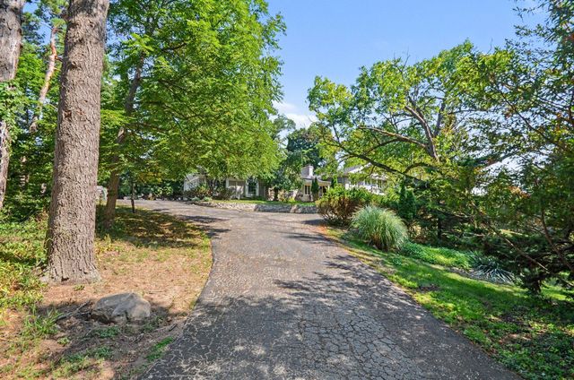 25800 Franklin Park Court, Franklin Vllg, MI 48025