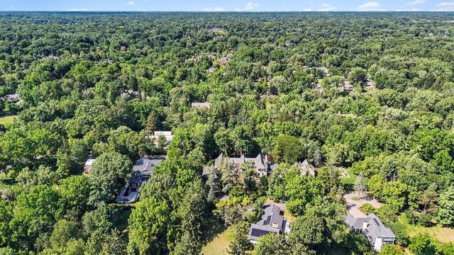 25800 Franklin Park Court, Franklin Vllg, MI 48025