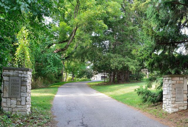 25800 Franklin Park Court, Franklin Vllg, MI 48025