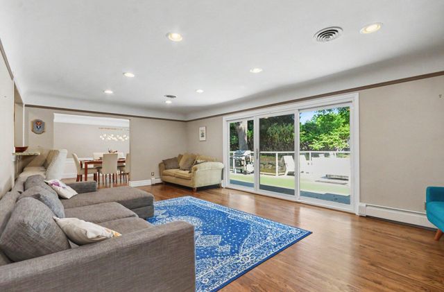 25800 Franklin Park Court, Franklin Vllg, MI 48025