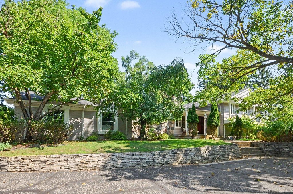 25800 Franklin Park Court, Franklin Vllg, MI 48025