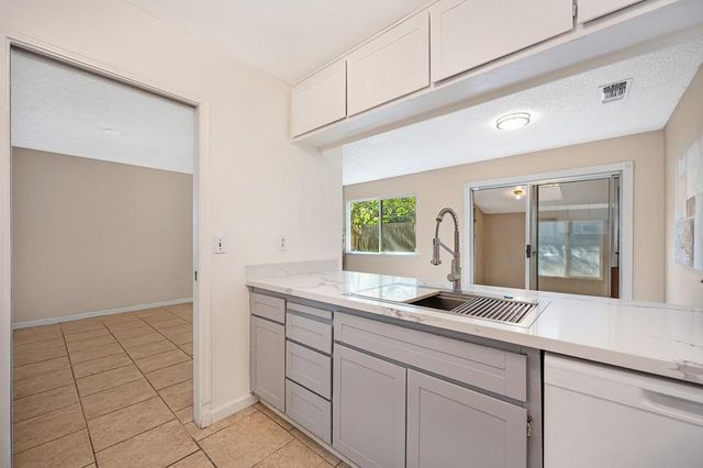 4592 Tuttle Dr, Rocklin, CA 95677