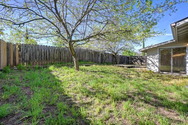 4592 Tuttle Dr, Rocklin, CA 95677