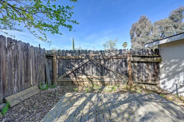 4592 Tuttle Dr, Rocklin, CA 95677