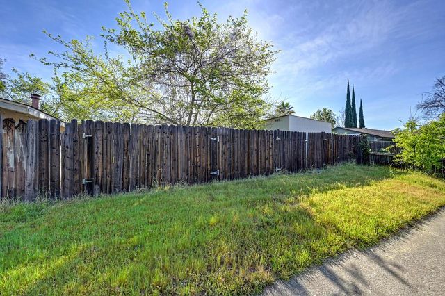 4592 Tuttle Dr, Rocklin, CA 95677