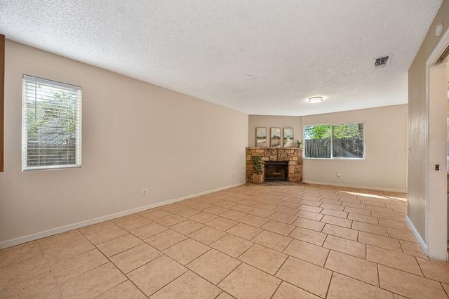 4592 Tuttle Dr, Rocklin, CA 95677