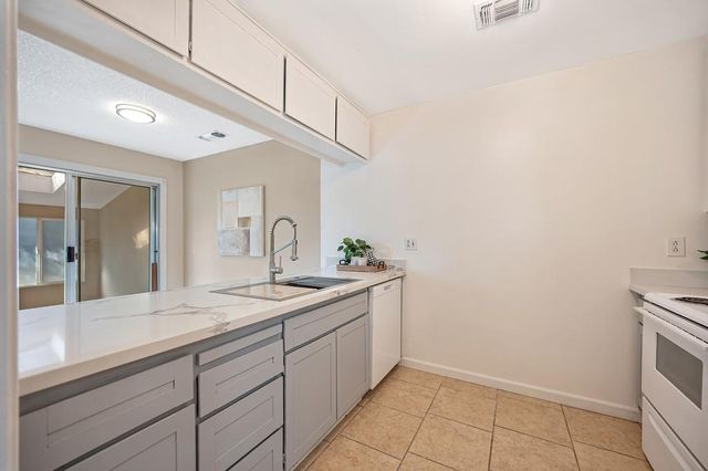 4592 Tuttle Dr, Rocklin, CA 95677