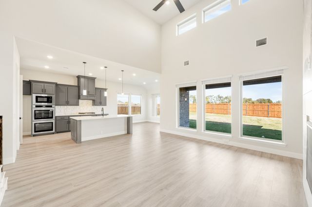 933 Cannes Drive, Red Oak, TX 75154