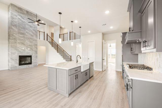 933 Cannes Drive, Red Oak, TX 75154