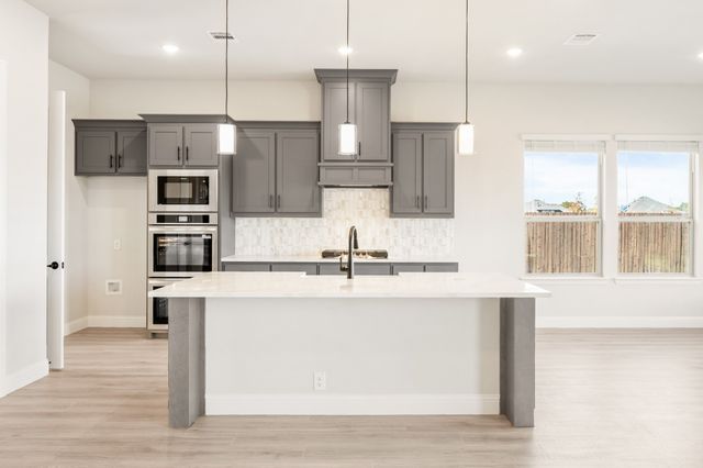 933 Cannes Drive, Red Oak, TX 75154