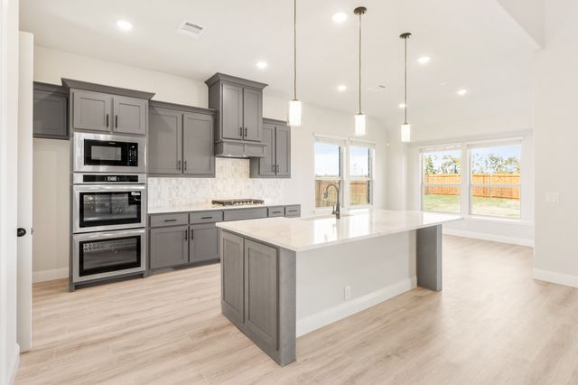 933 Cannes Drive, Red Oak, TX 75154