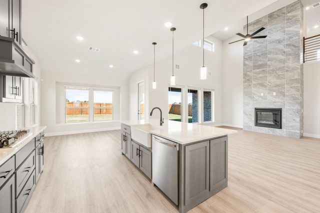 933 Cannes Drive, Red Oak, TX 75154