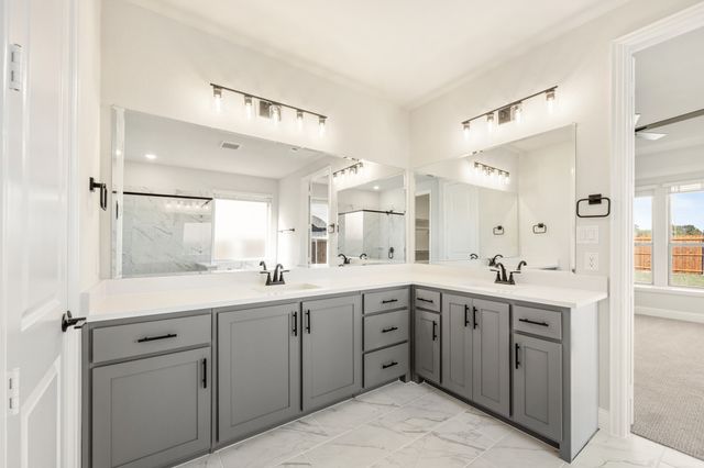 933 Cannes Drive, Red Oak, TX 75154