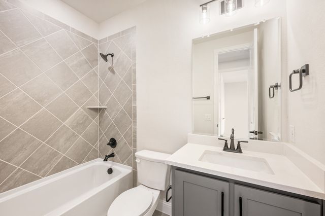 933 Cannes Drive, Red Oak, TX 75154