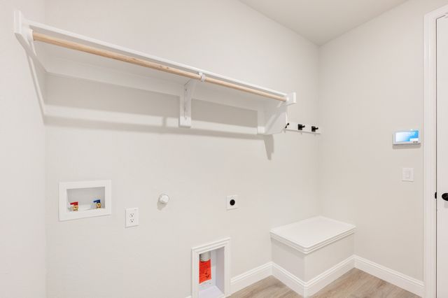 933 Cannes Drive, Red Oak, TX 75154