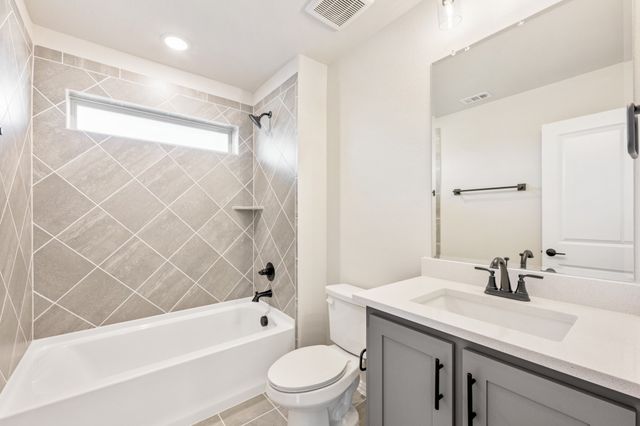 933 Cannes Drive, Red Oak, TX 75154