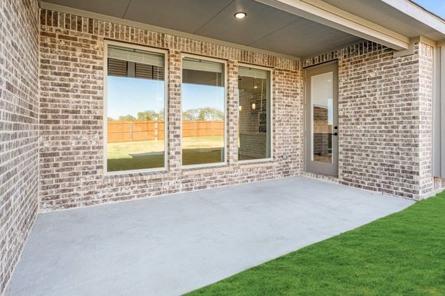 933 Cannes Drive, Red Oak, TX 75154