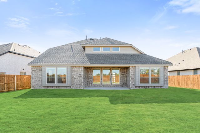 933 Cannes Drive, Red Oak, TX 75154