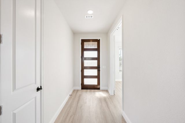 933 Cannes Drive, Red Oak, TX 75154