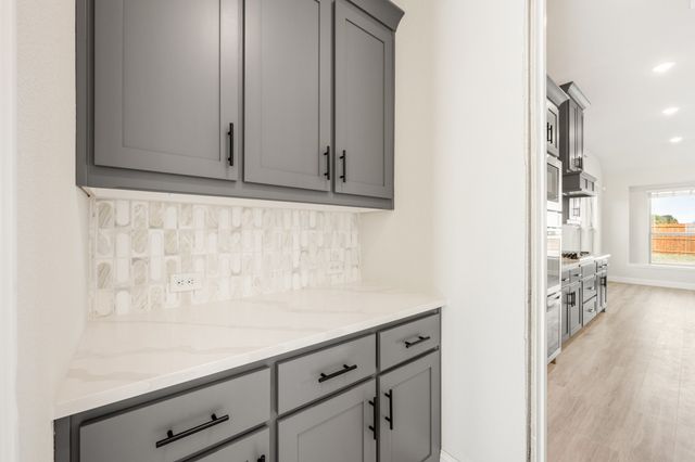 933 Cannes Drive, Red Oak, TX 75154