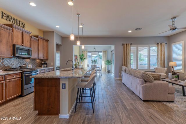 16909 W GRANADA Road, Goodyear, AZ 85395