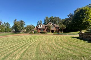 100 ASTON PARK DR, Eads, TN 38028