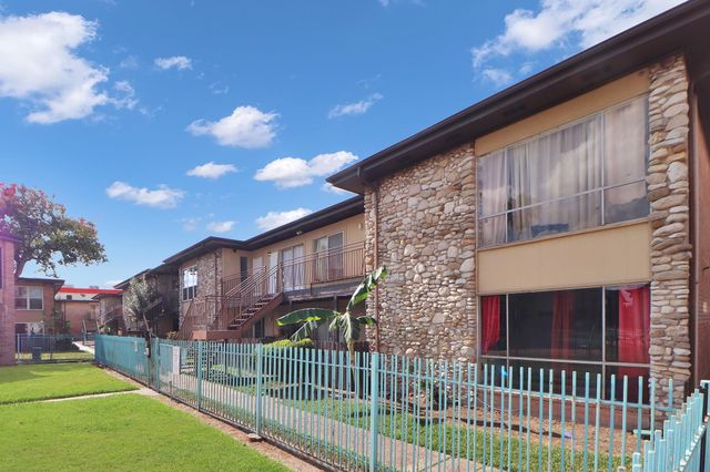 7047 Bissonnet Street 117, Houston, TX 77074