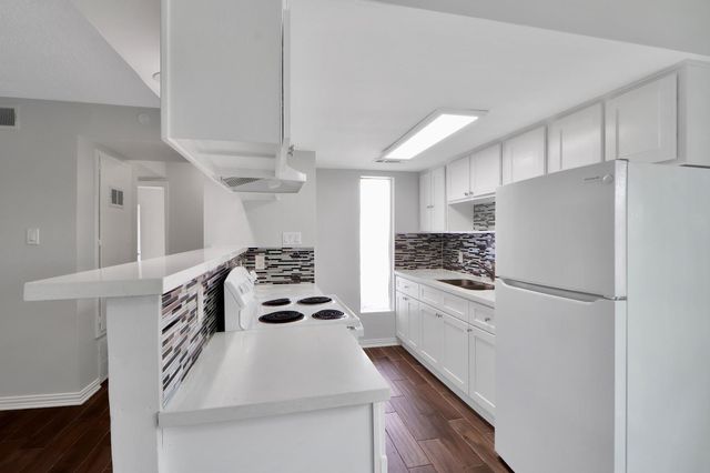 7047 Bissonnet Street 117, Houston, TX 77074