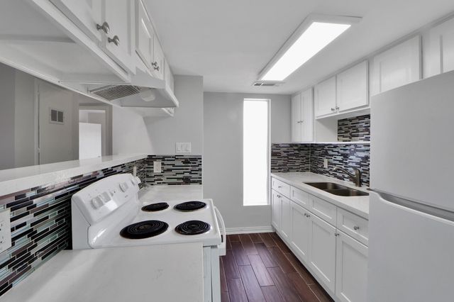 7047 Bissonnet Street 117, Houston, TX 77074