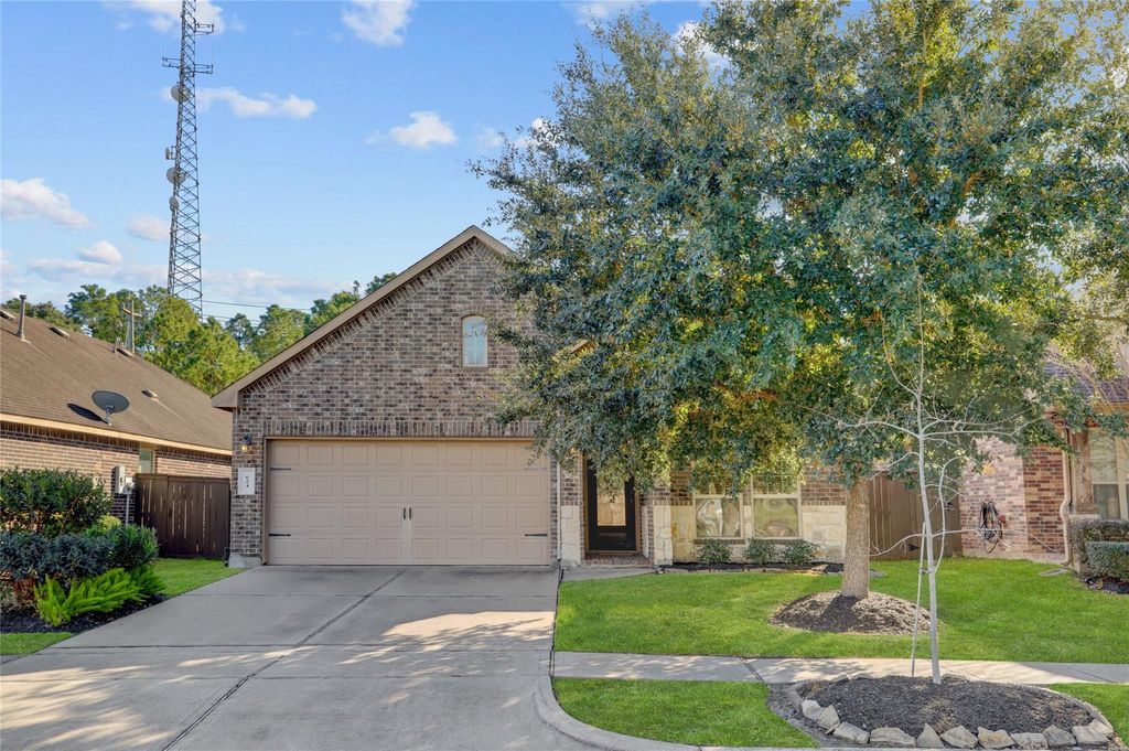 624 Pedernales Street, Webster, TX 77598