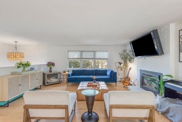 49 Longfellow Dr, Newburyport, MA 01950
