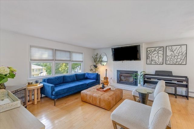 49 Longfellow Dr, Newburyport, MA 01950