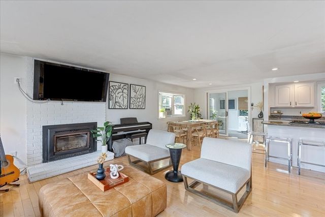 49 Longfellow Dr, Newburyport, MA 01950