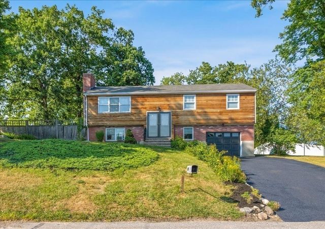 49 Longfellow Dr, Newburyport, MA 01950