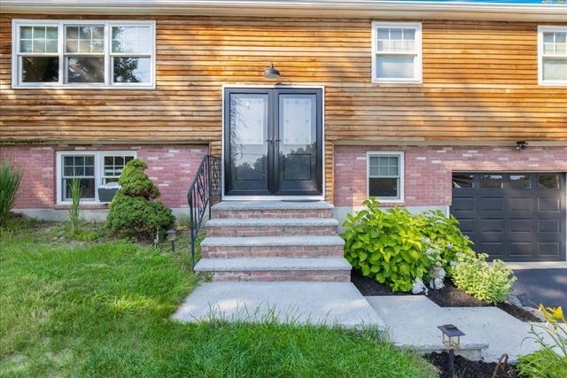 49 Longfellow Dr, Newburyport, MA 01950