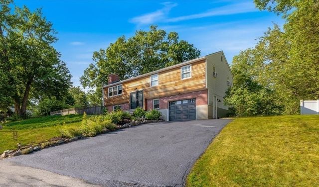 49 Longfellow Dr, Newburyport, MA 01950