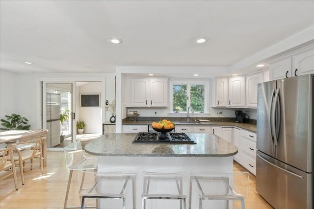 49 Longfellow Dr, Newburyport, MA 01950