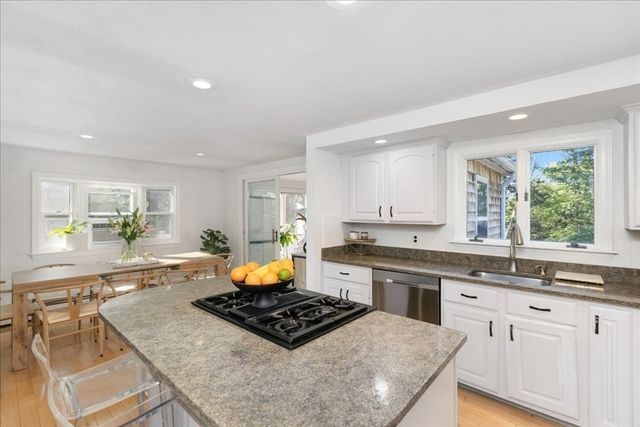 49 Longfellow Dr, Newburyport, MA 01950