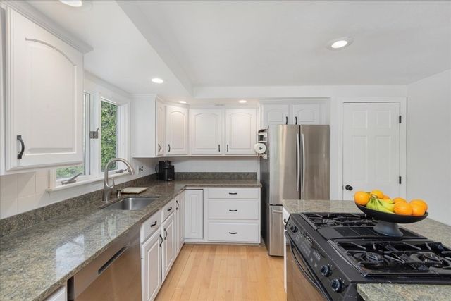 49 Longfellow Dr, Newburyport, MA 01950