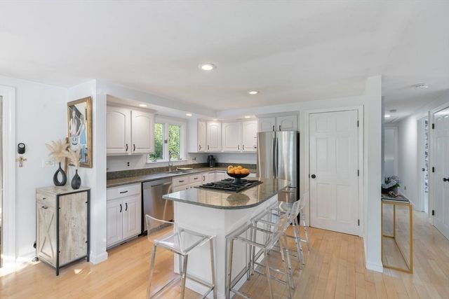 49 Longfellow Dr, Newburyport, MA 01950