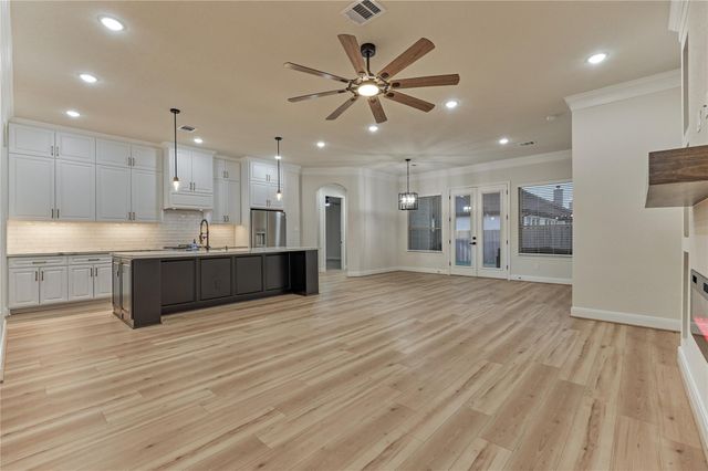 154 Wyndemere Drive, Montgomery, TX 77356