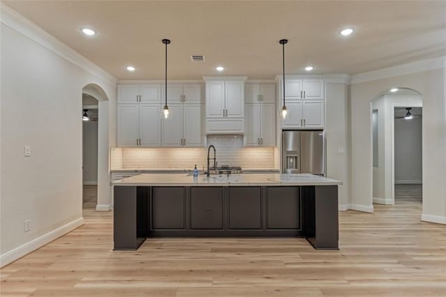 154 Wyndemere Drive, Montgomery, TX 77356
