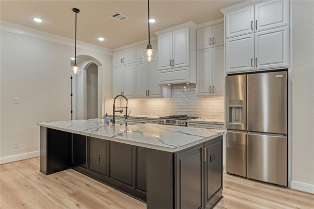 154 Wyndemere Drive, Montgomery, TX 77356