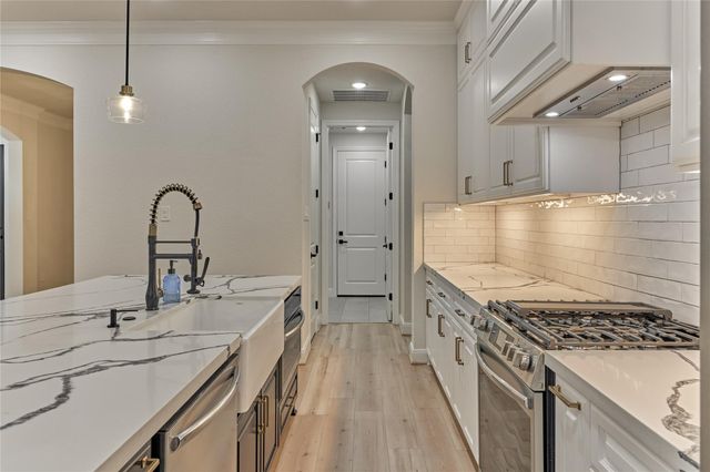 154 Wyndemere Drive, Montgomery, TX 77356
