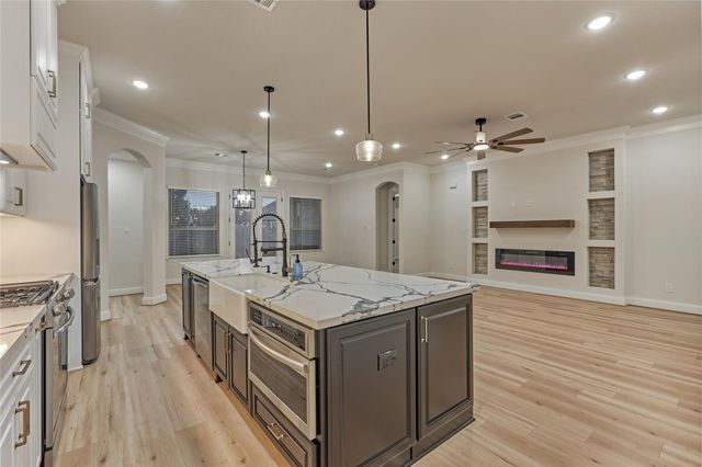 154 Wyndemere Drive, Montgomery, TX 77356