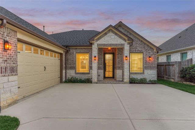 154 Wyndemere Drive, Montgomery, TX 77356