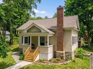 7 Albemarle St, Worcester, MA 01605