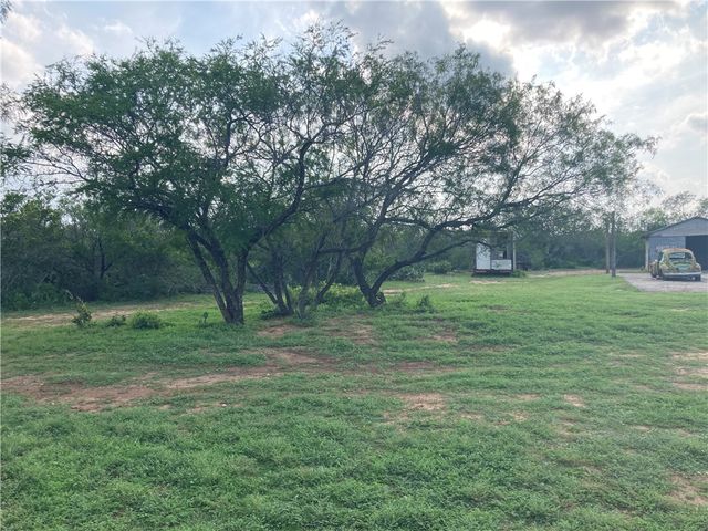 101 CR 101, San Diego, TX 78384