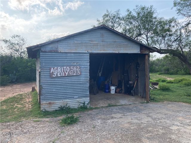 101 CR 101, San Diego, TX 78384
