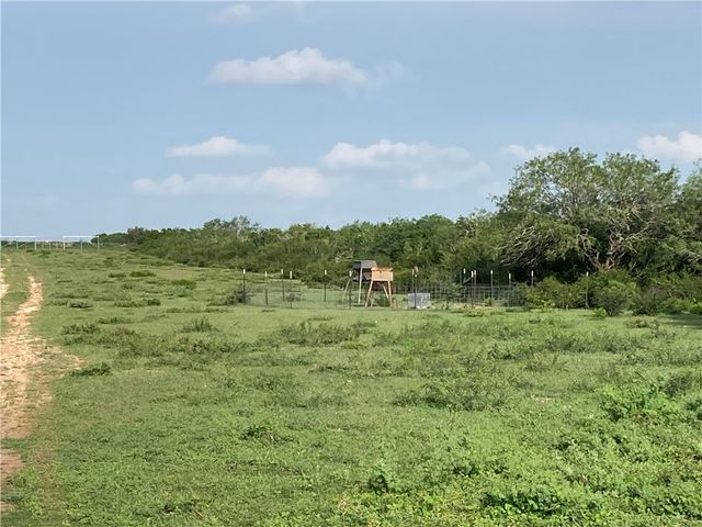 101 CR 101, San Diego, TX 78384